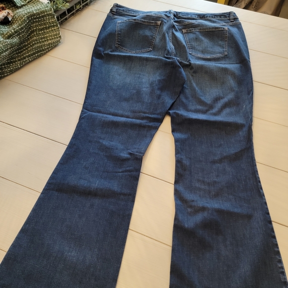 Women's Plus Size Lane Bryant Low Rise Wide Leg Dark Denim Jeans - Picture 4 of 6